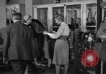 Immagine di Pelletteria United States USA, 1950, secondo 27 filmato di repertorio 65675046917