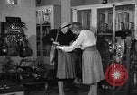 Immagine di Pelletteria United States USA, 1950, secondo 29 filmato di repertorio 65675046917