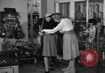 Immagine di Pelletteria United States USA, 1950, secondo 31 filmato di repertorio 65675046917