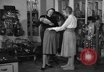 Immagine di Pelletteria United States USA, 1950, secondo 39 filmato di repertorio 65675046917