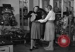 Immagine di Pelletteria United States USA, 1950, secondo 40 filmato di repertorio 65675046917