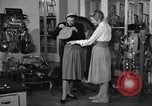 Immagine di Pelletteria United States USA, 1950, secondo 41 filmato di repertorio 65675046917