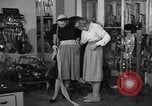 Immagine di Pelletteria United States USA, 1950, secondo 59 filmato di repertorio 65675046917