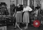 Immagine di Pelletteria United States USA, 1950, secondo 60 filmato di repertorio 65675046917