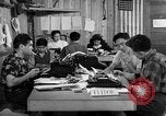 Standbild Internierung der japanischen San Bruno California USA, 1942, aus Sekunde 18 historischem Filmmaterial Videoclip 65675046920
