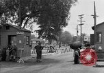Image porte principale de Santa Anita Centre d'assemblage Santa Anita California USA, 1942, de la seconde 9 séquences d'archives historiques vidéo 65675046927