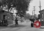 Image porte principale de Santa Anita Centre d'assemblage Santa Anita California USA, 1942, de la seconde 11 séquences d'archives historiques vidéo 65675046927