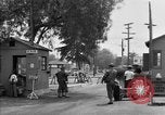 Image porte principale de Santa Anita Centre d'assemblage Santa Anita California USA, 1942, de la seconde 18 séquences d'archives historiques vidéo 65675046927