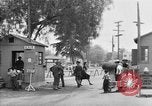 Image porte principale de Santa Anita Centre d'assemblage Santa Anita California USA, 1942, de la seconde 28 séquences d'archives historiques vidéo 65675046927