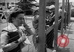 Image porte principale de Santa Anita Centre d'assemblage Santa Anita California USA, 1942, de la seconde 44 séquences d'archives historiques vidéo 65675046927