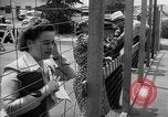 Image porte principale de Santa Anita Centre d'assemblage Santa Anita California USA, 1942, de la seconde 45 séquences d'archives historiques vidéo 65675046927