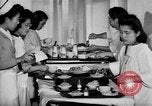Immagine di Internamento giapponese ospedale cucina dietetica Santa Anita California USA, 1942, secondo 4 filmato di repertorio 65675046928