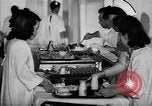 Immagine di Internamento giapponese ospedale cucina dietetica Santa Anita California USA, 1942, secondo 29 filmato di repertorio 65675046928