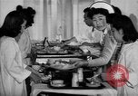 Immagine di Internamento giapponese ospedale cucina dietetica Santa Anita California USA, 1942, secondo 30 filmato di repertorio 65675046928