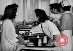 Immagine di Internamento giapponese ospedale cucina dietetica Santa Anita California USA, 1942, secondo 37 filmato di repertorio 65675046928