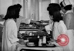 Immagine di Internamento giapponese ospedale cucina dietetica Santa Anita California USA, 1942, secondo 39 filmato di repertorio 65675046928