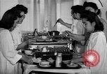 Immagine di Internamento giapponese ospedale cucina dietetica Santa Anita California USA, 1942, secondo 44 filmato di repertorio 65675046928