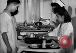 Immagine di Internamento giapponese ospedale cucina dietetica Santa Anita California USA, 1942, secondo 48 filmato di repertorio 65675046928