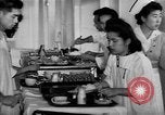 Immagine di Internamento giapponese ospedale cucina dietetica Santa Anita California USA, 1942, secondo 55 filmato di repertorio 65675046928