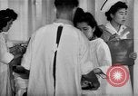 Immagine di Internamento giapponese ospedale cucina dietetica Santa Anita California USA, 1942, secondo 57 filmato di repertorio 65675046928