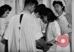 Immagine di Internamento giapponese ospedale cucina dietetica Santa Anita California USA, 1942, secondo 59 filmato di repertorio 65675046928
