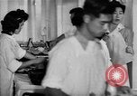 Immagine di Internamento giapponese ospedale cucina dietetica Santa Anita California USA, 1942, secondo 60 filmato di repertorio 65675046928