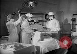 Immagine di Internamento giapponese del team di chirurgia Santa Anita California USA, 1942, secondo 6 filmato di repertorio 65675046929