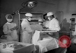 Immagine di Internamento giapponese del team di chirurgia Santa Anita California USA, 1942, secondo 7 filmato di repertorio 65675046929