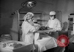 Immagine di Internamento giapponese del team di chirurgia Santa Anita California USA, 1942, secondo 11 filmato di repertorio 65675046929