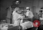 Immagine di Internamento giapponese del team di chirurgia Santa Anita California USA, 1942, secondo 12 filmato di repertorio 65675046929