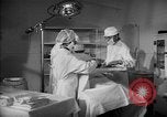 Immagine di Internamento giapponese del team di chirurgia Santa Anita California USA, 1942, secondo 13 filmato di repertorio 65675046929
