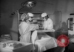 Immagine di Internamento giapponese del team di chirurgia Santa Anita California USA, 1942, secondo 22 filmato di repertorio 65675046929