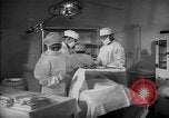 Immagine di Internamento giapponese del team di chirurgia Santa Anita California USA, 1942, secondo 24 filmato di repertorio 65675046929