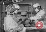Immagine di Internamento giapponese del team di chirurgia Santa Anita California USA, 1942, secondo 34 filmato di repertorio 65675046929