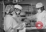 Immagine di Internamento giapponese del team di chirurgia Santa Anita California USA, 1942, secondo 35 filmato di repertorio 65675046929