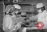 Immagine di Internamento giapponese del team di chirurgia Santa Anita California USA, 1942, secondo 36 filmato di repertorio 65675046929