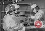Immagine di Internamento giapponese del team di chirurgia Santa Anita California USA, 1942, secondo 44 filmato di repertorio 65675046929