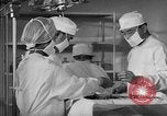 Immagine di Internamento giapponese del team di chirurgia Santa Anita California USA, 1942, secondo 50 filmato di repertorio 65675046929