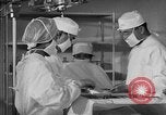 Immagine di Internamento giapponese del team di chirurgia Santa Anita California USA, 1942, secondo 51 filmato di repertorio 65675046929