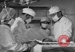 Immagine di Internamento giapponese del team di chirurgia Santa Anita California USA, 1942, secondo 57 filmato di repertorio 65675046929
