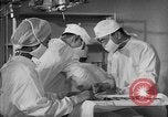 Immagine di Internamento giapponese del team di chirurgia Santa Anita California USA, 1942, secondo 62 filmato di repertorio 65675046929