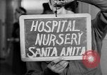 Immagine di Internamento giapponese centro vivaio per neonati Santa Anita California USA, 1942, secondo 4 filmato di repertorio 65675046931