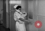 Immagine di Internamento giapponese centro vivaio per neonati Santa Anita California USA, 1942, secondo 8 filmato di repertorio 65675046931