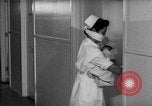 Immagine di Internamento giapponese centro vivaio per neonati Santa Anita California USA, 1942, secondo 9 filmato di repertorio 65675046931