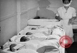 Immagine di Internamento giapponese centro vivaio per neonati Santa Anita California USA, 1942, secondo 16 filmato di repertorio 65675046931