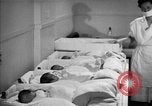 Immagine di Internamento giapponese centro vivaio per neonati Santa Anita California USA, 1942, secondo 22 filmato di repertorio 65675046931