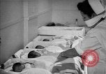 Immagine di Internamento giapponese centro vivaio per neonati Santa Anita California USA, 1942, secondo 37 filmato di repertorio 65675046931