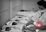 Immagine di Internamento giapponese centro vivaio per neonati Santa Anita California USA, 1942, secondo 38 filmato di repertorio 65675046931