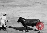 Standbild Stierkampf Kolumbien, 1956, aus Sekunde 12 historischem Filmmaterial Videoclip 65675046959