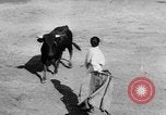 Standbild Stierkampf Kolumbien, 1956, aus Sekunde 15 historischem Filmmaterial Videoclip 65675046959